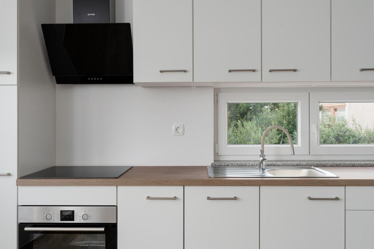 Number One Apartments Vir Exterior foto