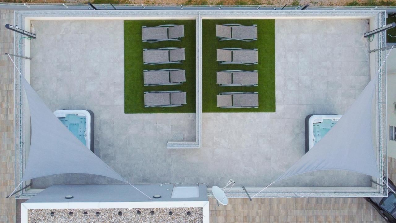 Number One Apartments Vir Exterior foto