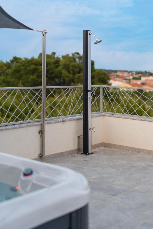 Number One Apartments Vir Exterior foto
